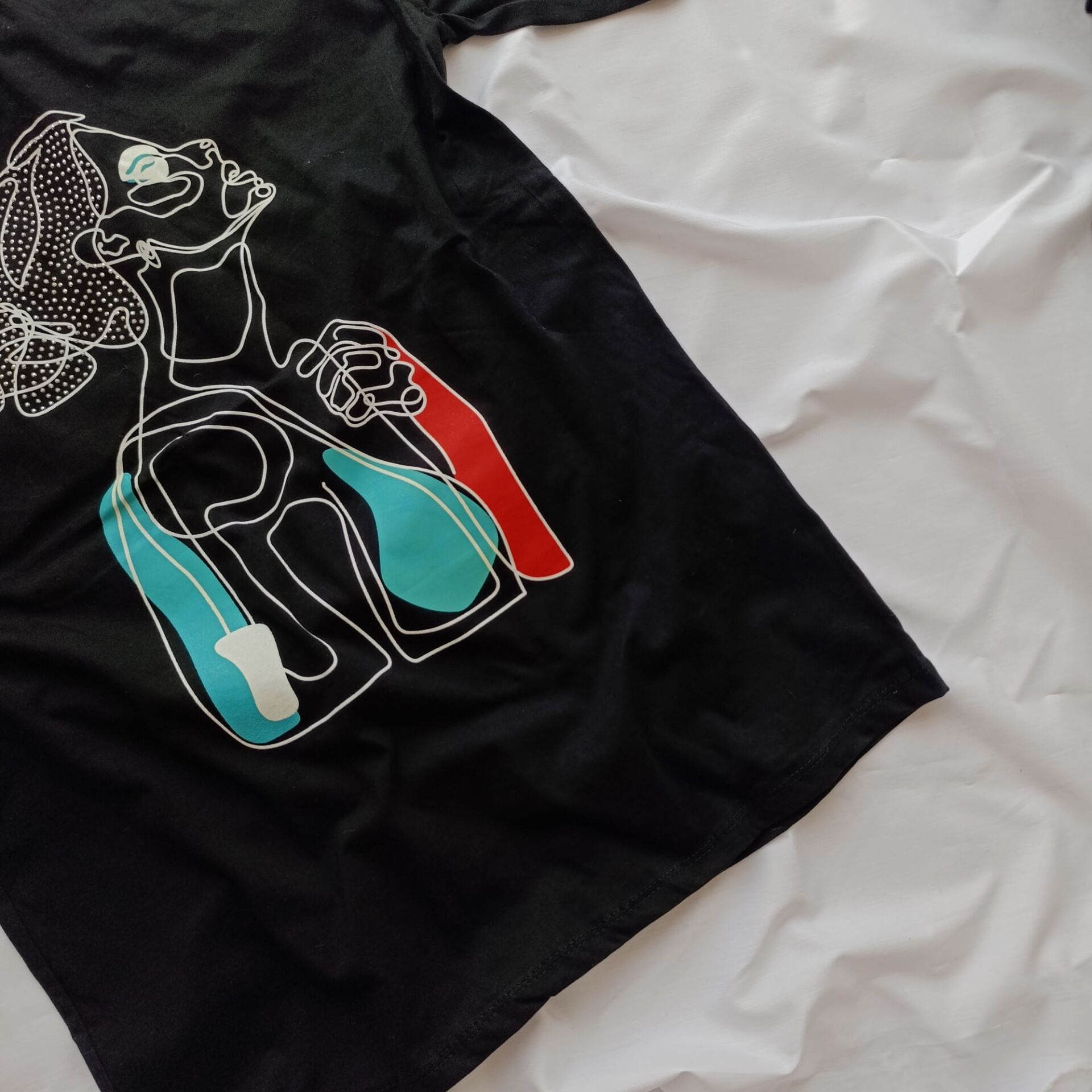  تیشرت لانگ مشکی طرح دختر نیم رخ نلالند 