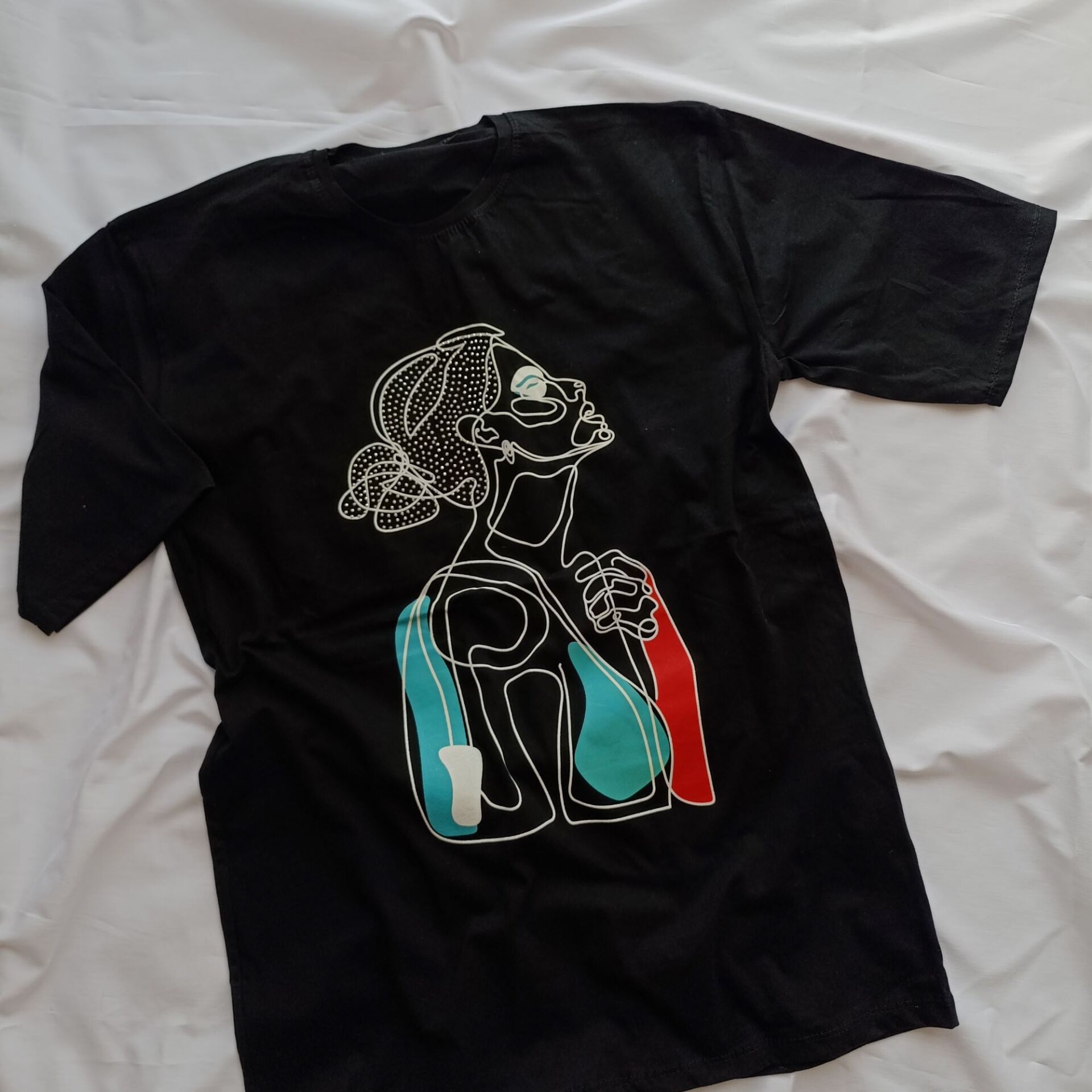  تیشرت لانگ مشکی طرح دختر نیم رخ نلالند 