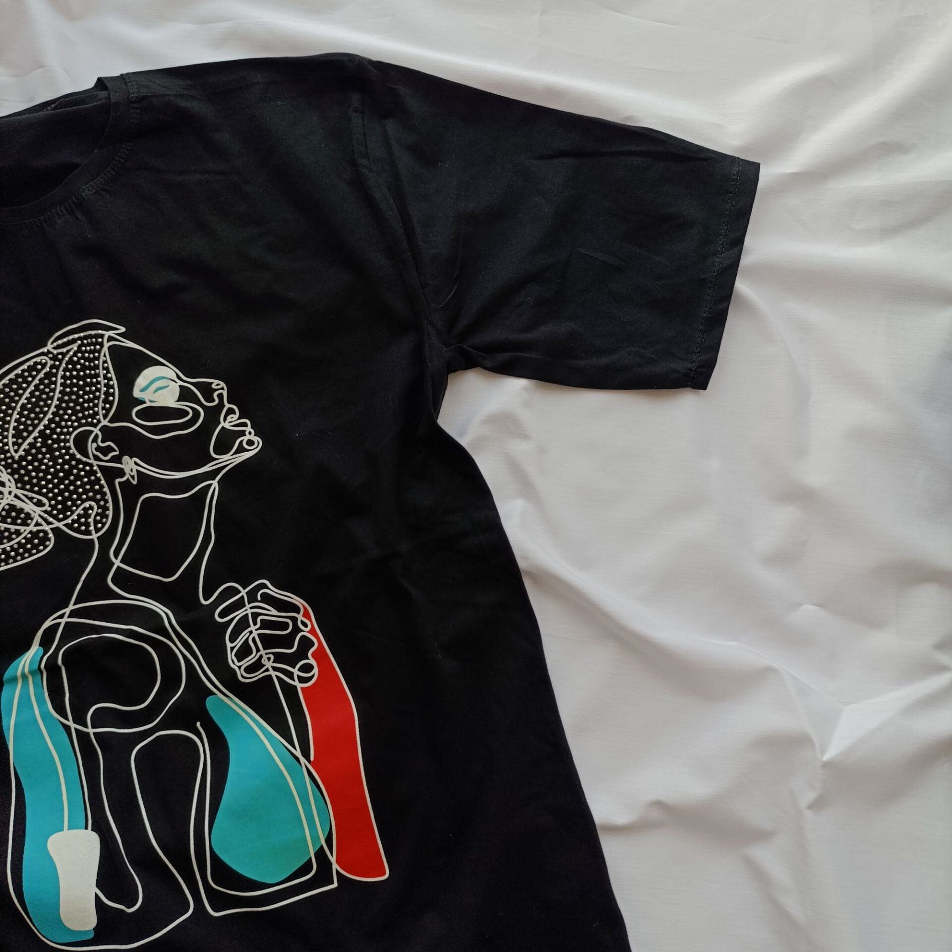  تیشرت لانگ مشکی طرح دختر نیم رخ نلالند 